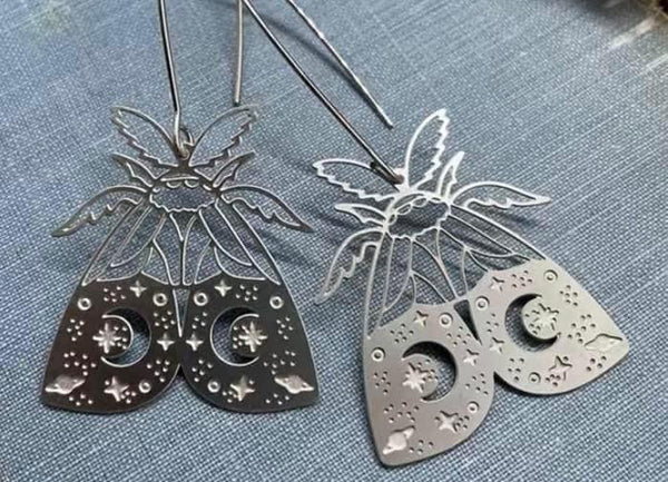 J4237  ONE (1) Pair of Silver Plated Etched Metal Moth/Moon Phase Earrings