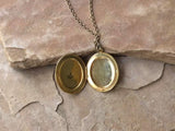 V0949  ONE (1) Vintage Gold Plated Cameo Locket/Pendant Necklace