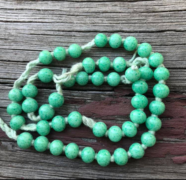 B1320   TEN (10) Vintage Peking Glass Beads “Green” Circa 1960