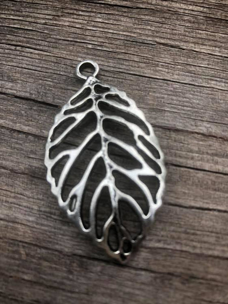 P0762  Silver Leaf Pendant “Sturdy”