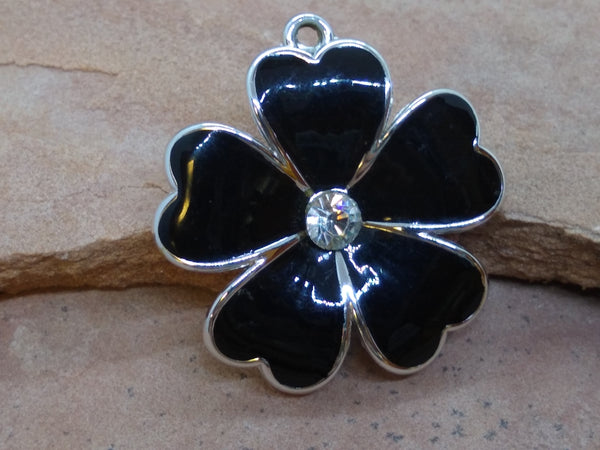 P1556  Black Resin Flower Silver Plated Pendant