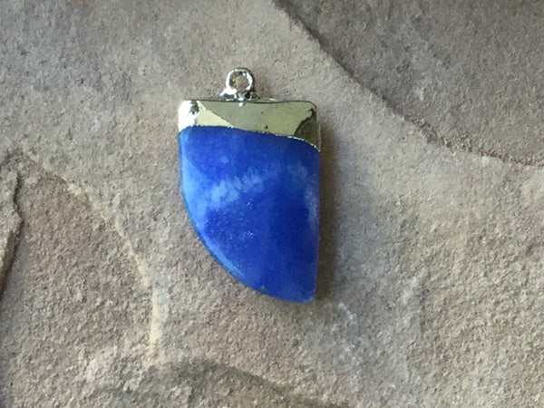 P1811  Faceted Blue Agate Electroplated in Silver Pendant “Tooth”