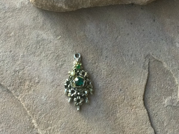 V0201   Vintage Brass Metal Pendant with Green Rhinestone