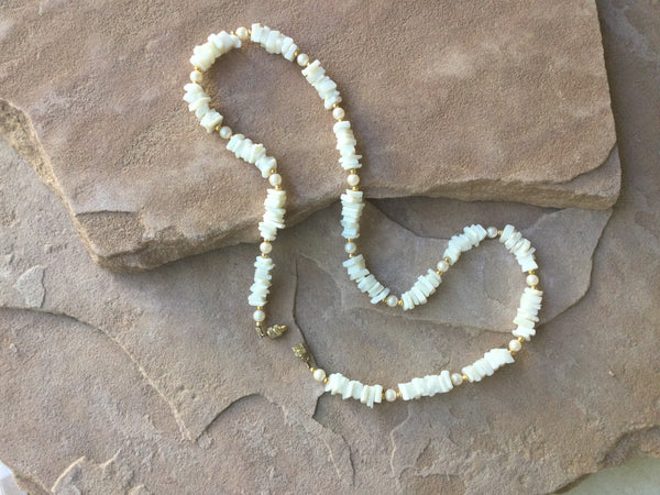 V0212   Vintage Coral and MOP Beaded Necklace