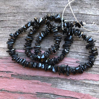 V0425 ONE (1)  Vintage Strand (16") of Onyx Gemchip Beads